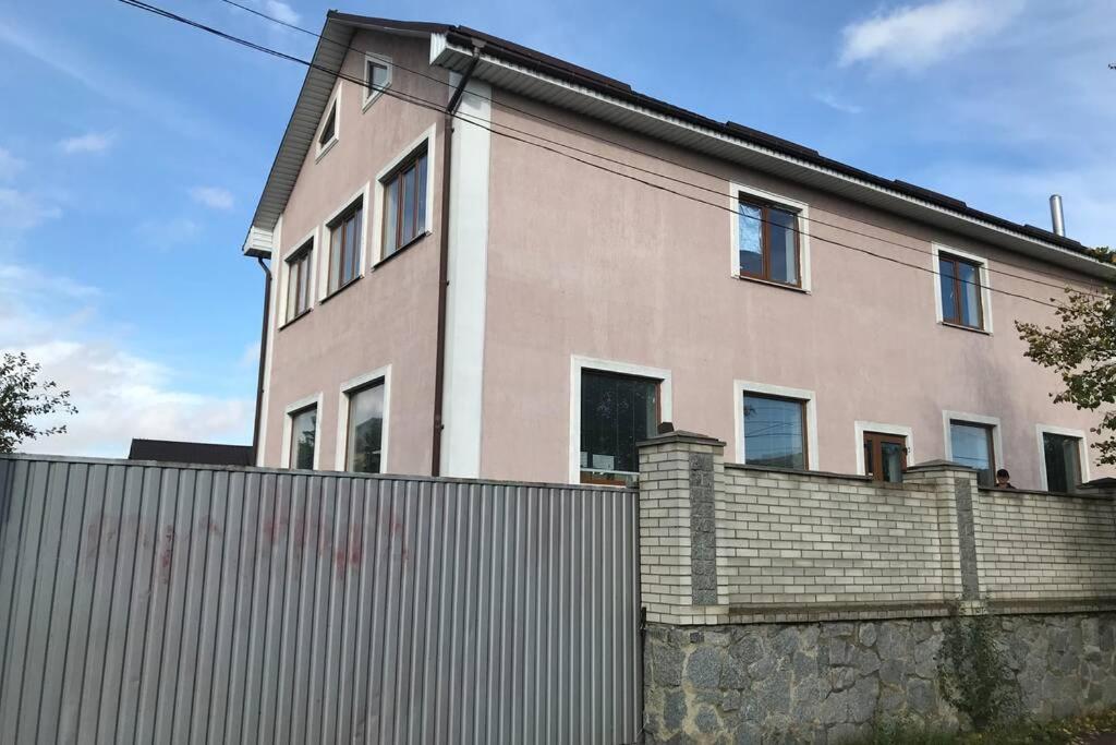 Зручне Помешкання В Центрі Міста Саме Для Вас. Berdychiv 외부 사진